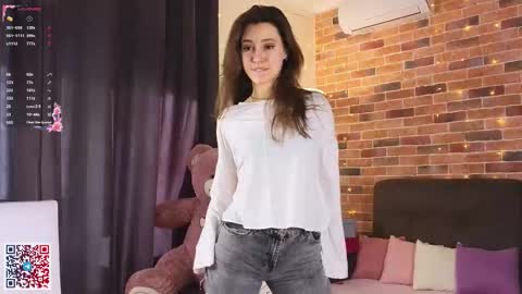 Chloe online show from 10.23.25