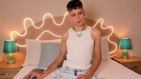 Snapshot of jasson_smit chatting on 10.02.25 J A S S O N online show from 10.02.25