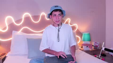 Snapshot of jasson_smit chatting on 10.05.25 J A S S O N online show from 10.05.25