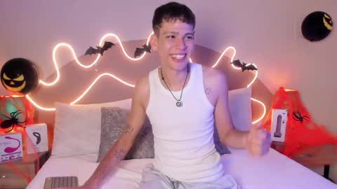 Snapshot of jasson_smit chatting on 10.25.25 J A S S O N online show from 10.25.25