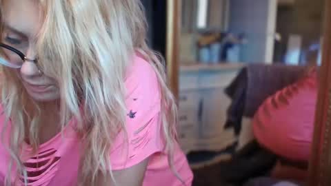 Snapshot of javlovesu chatting on 09.25.25 JAV online show from 09.25.25