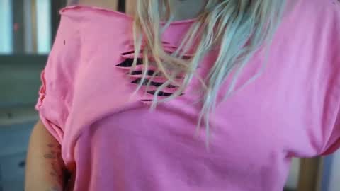 Snapshot of javlovesu chatting on 09.26.25 JAV online show from 09.26.25