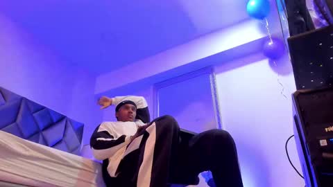 jax black online show from 10.02.25