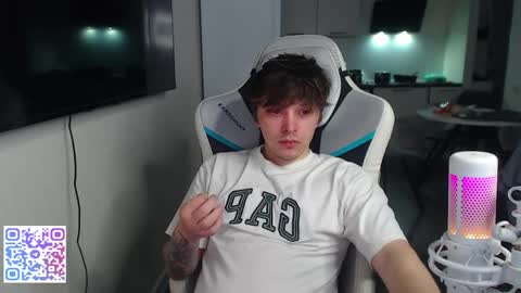 Snapshot of jayce_icestone chatting on 05.19.26 Jayce online show from 05.19.26