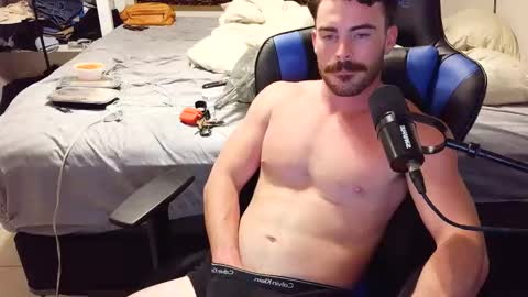 Snapshot of jaypipeahoe chatting on 10.19.25 jaypipeahoe online show from 10.19.25