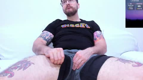 Snapshot of jayxcee_official chatting on 12.28.24 jayxcee OFFICIAL online show from 12.28.24