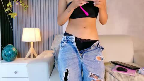 Snapshot of jazmiin_evans chatting on 02.27.26 jazmiin_evans online show from 02.27.26