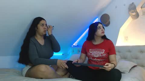 Jazmin and Scarlett online show from 10.17.25