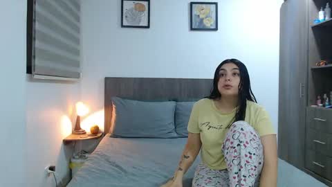 Jazmin and Scarlett online show from 04.12.26