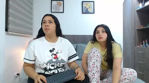 Jazmin and Scarlett online show from 04.14.26