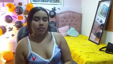 Snapshot of jazminblow chatting on 10.23.25 jazminblow online show from 10.23.25