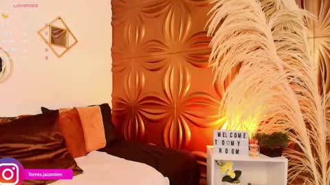 Snapshot of jazzmintorres chatting on 10.11.25 Jazmin online show from 10.11.25