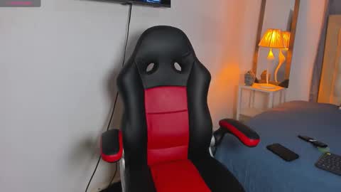 Snapshot of jdaniel_shellby chatting on 01.10.25 jhon online show from 01.10.25