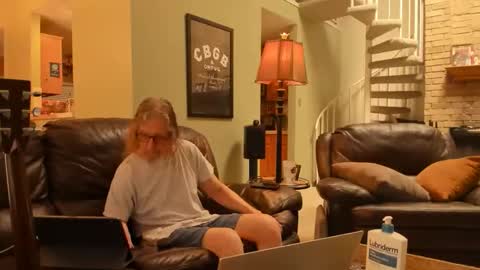 Snapshot of jdineuless chatting on 05.17.26 JDinEuless online show from 05.17.26