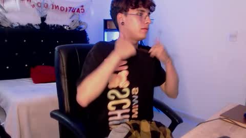 Snapshot of jeam_hot chatting on 10.30.25 jeam_hot online show from 10.30.25