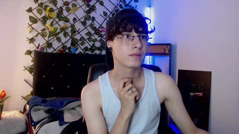 Snapshot of jeam_hot chatting on 12.18.25 jeam_hot online show from 12.18.25