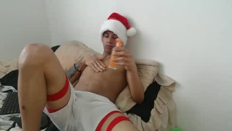 Snapshot of jeampier_sexy chatting on 12.27.24 jeampier_sexy online show from 12.27.24