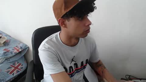 Snapshot of jeampier_sexy chatting on 09.14.25 jeampier_sexy online show from 09.14.25