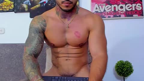 Snapshot of jean_lopez chatting on 02.11.25 Jean axelcrow Modelo Independiente online show from 02.11.25
