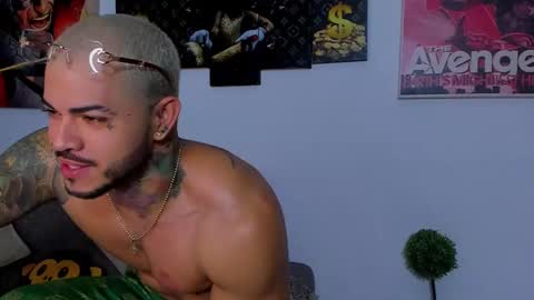 Snapshot of jean_lopez chatting on 03.08.25 Jean axelcrow Modelo Independiente online show from 03.08.25