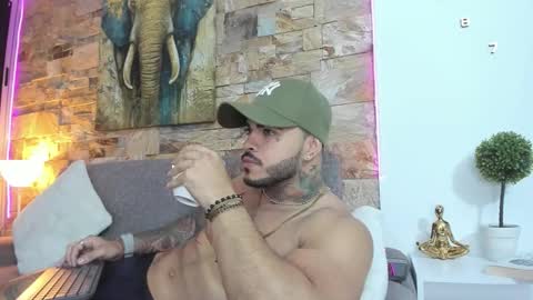 Snapshot of jean_lopez chatting on 09.28.25 Jean axelcrow Modelo Independiente online show from 09.28.25