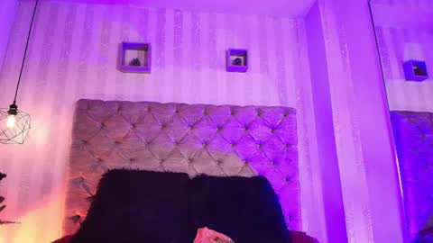 Jeanne Holland online show from 07.21.26