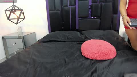 Jeen Taylor online show from 01.09.25