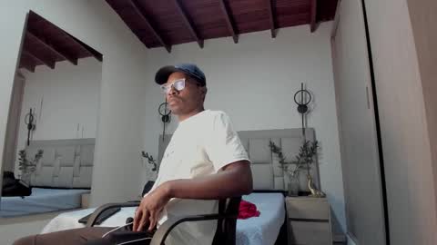 Snapshot of jeffrey_cottom chatting on 11.01.25 Jeff online show from 11.01.25