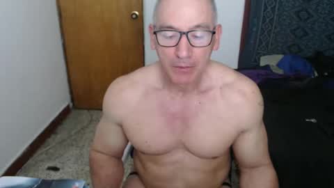 Snapshot of jefmuscletw chatting on 09.18.25 brayam online show from 09.18.25