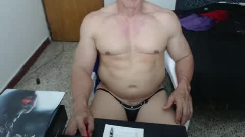 Snapshot of jefmuscletw chatting on 09.27.25 brayam online show from 09.27.25