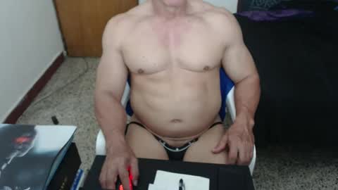 Snapshot of jefmuscletw chatting on 10.05.25 brayam online show from 10.05.25