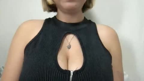 Snapshot of jelly_gum chatting on 10.02.25 Inna online show from 10.02.25