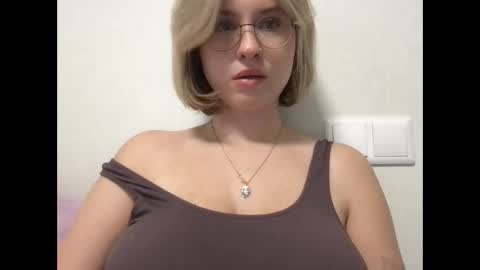 Snapshot of jelly_gum chatting on 10.10.25 Inna online show from 10.10.25