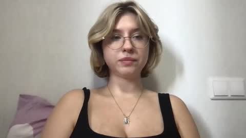 Snapshot of jelly_gum chatting on 10.21.25 Inna online show from 10.21.25