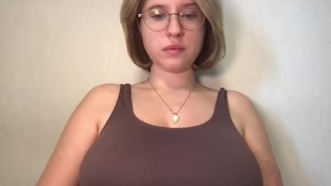 Snapshot of jelly_gum chatting on 10.29.25 Inna online show from 10.29.25