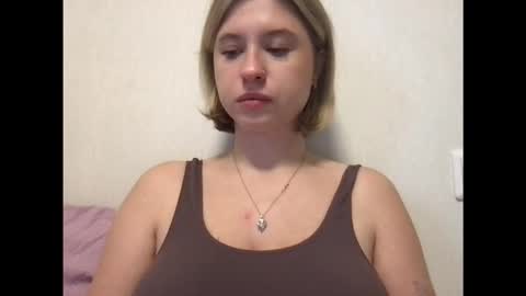 Snapshot of jelly_gum chatting on 10.30.25 Inna online show from 10.30.25