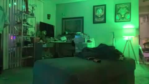 Snapshot of jellyfishfun chatting on 01.09.25 Guy Jones online show from 01.09.25