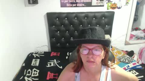 Snapshot of jellyfishhot chatting on 10.27.25  Natalia  online show from 10.27.25