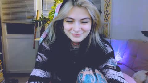 Snapshot of jelyaa chatting on 12.18.24 Jelya online show from 12.18.24