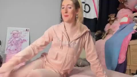 Snapshot of jenbydoll chatting on 01.23.25 JenbyDoll online show from 01.23.25