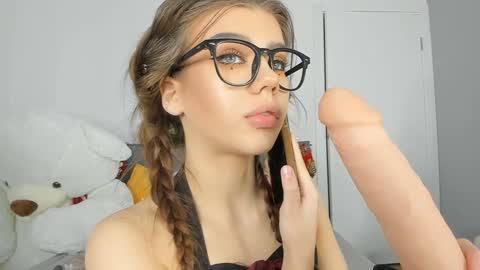 Snapshot of jenie_fire chatting on 12.15.24 Dolly online show from 12.15.24