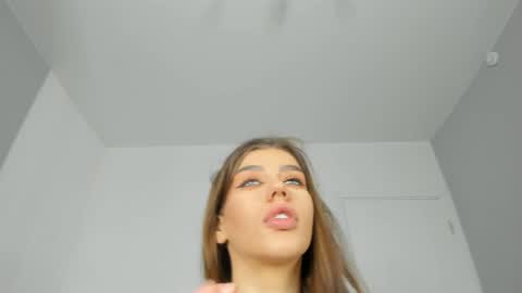 Snapshot of jenie_fire chatting on 12.20.24 Dolly online show from 12.20.24