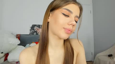 Snapshot of jenie_fire chatting on 12.20.24 Dolly online show from 12.20.24