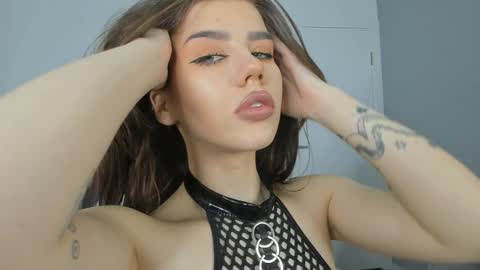 Snapshot of jenie_fire chatting on 01.17.25 Dolly online show from 01.17.25