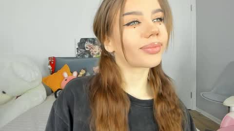 Snapshot of jenie_fire chatting on 01.31.25 Dolly online show from 01.31.25