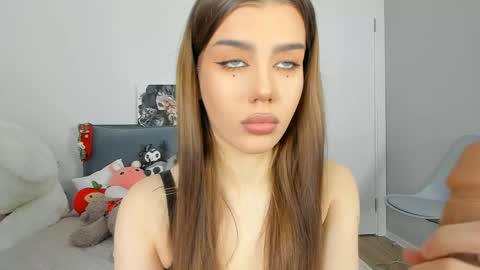 Snapshot of jenie_fire chatting on 02.08.25 Dolly online show from 02.08.25