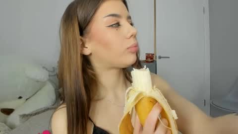 Snapshot of jenie_fire chatting on 02.27.25 Dolly online show from 02.27.25