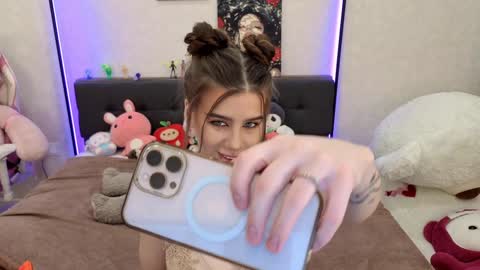 Snapshot of jenie_fire chatting on 10.04.25 Dolly online show from 10.04.25