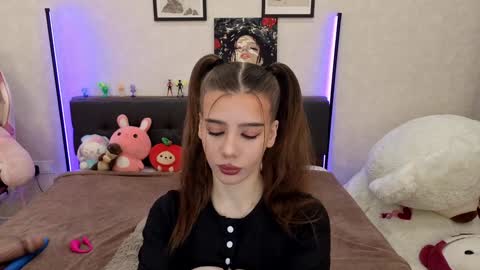 Snapshot of jenie_fire chatting on 10.05.25 Dolly online show from 10.05.25