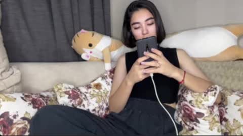 Snapshot of jenifersimon chatting on 10.11.25 Jenifer online show from 10.11.25